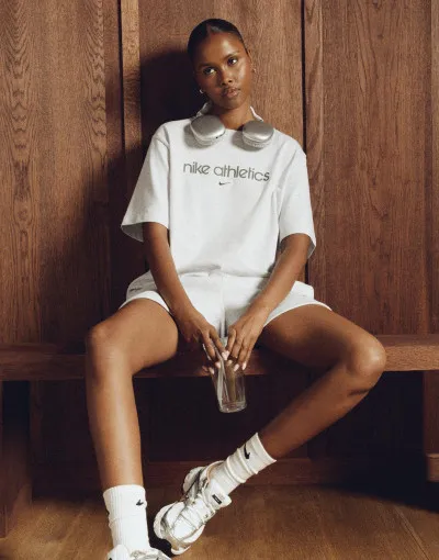 Nike  Tričko Sportswear Essentials 